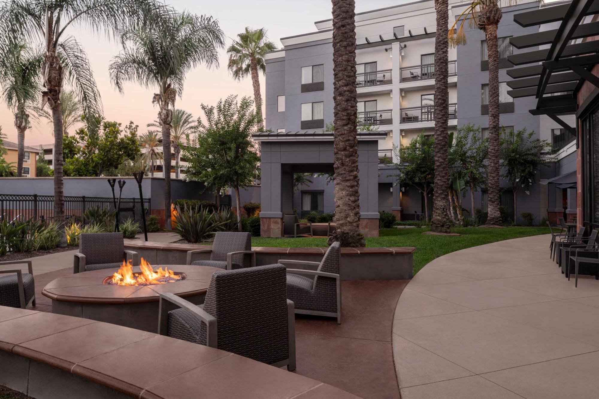 Courtyard Los Angeles Burbank Airport Exteriör bild